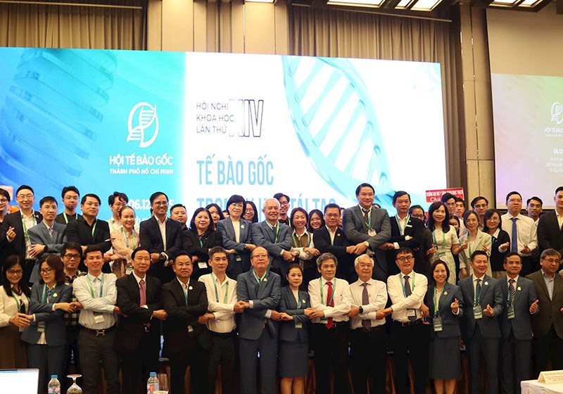 Ban Chấp hành Hội Tế bào gốc TP.HCM nhiệm kỳ 2025 - 2030 ra mắt Đại hội và chụp hình lưu niệm cùng các đại biểu khách mời- bài viết 7